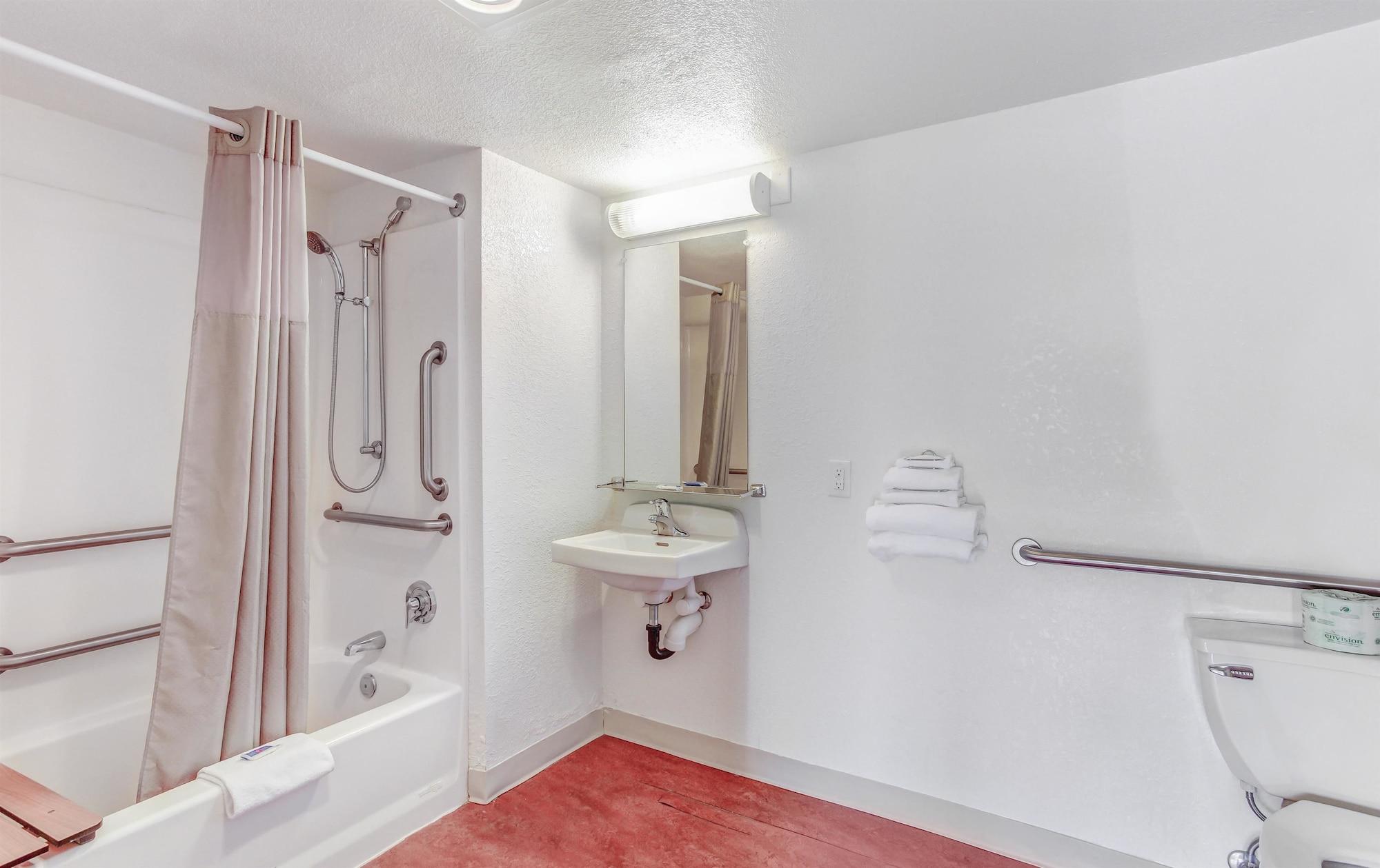 Hotel 6-medford, Or - North 2*