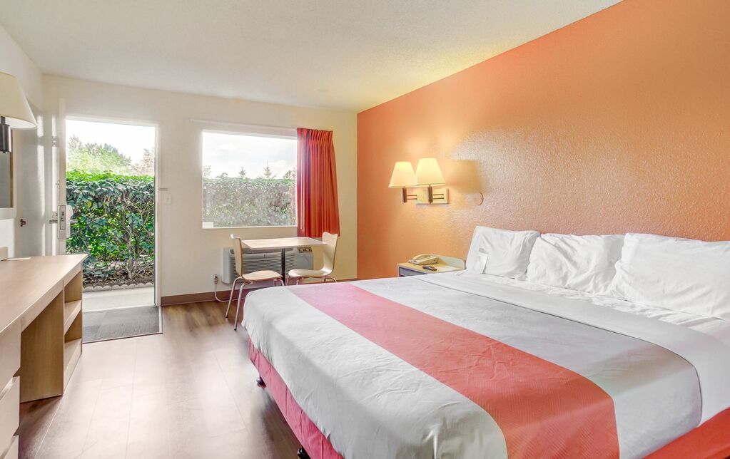 Hotel 6-medford, Or - North Medford
